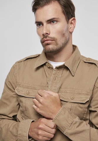 Brandit - Ajuste regular Camisa en beige