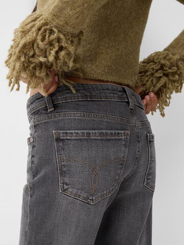 Bershka Bootcut Jeans in Grijs