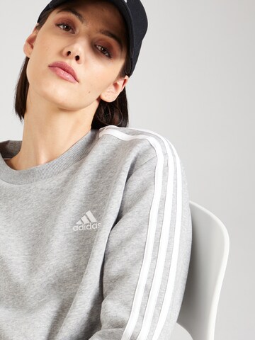 ADIDAS SPORTSWEAR Спортен суитшърт с качулка в сиво