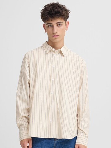 !Solid - Ajuste confortable Camisa 'SDTucker' en beige: frente