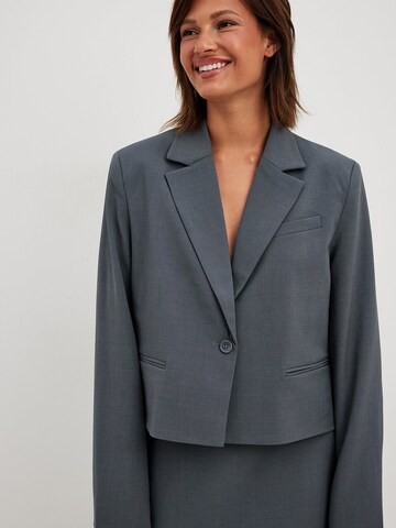 NA-KD Blazer in Grey: front