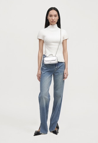 Calvin Klein Taška cez rameno - Strieborná: predná strana