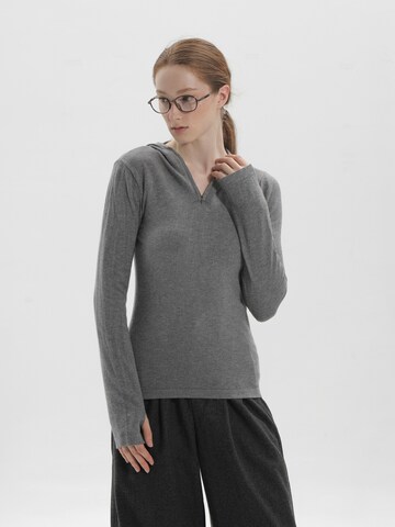 TorWeit Sticktop 'Black Hooded Knit Top'‌‌ in Grau