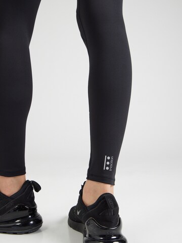 TRIUMPH Skinny Športne hlače 'Cardio' | črna barva