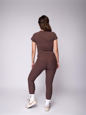 Fortex Fitness - Top deportivo 'Essential Crop Top' en marrón
