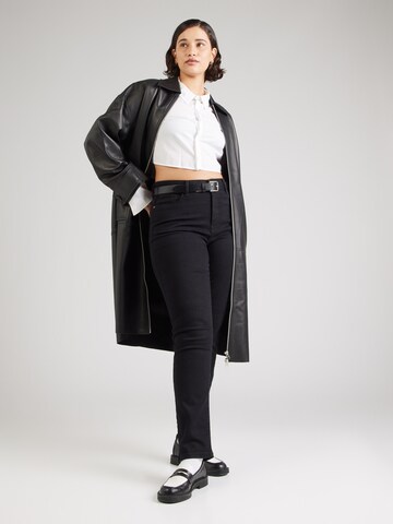 Coupe slim Jean 'CARSui' ONLY Carmakoma en noir