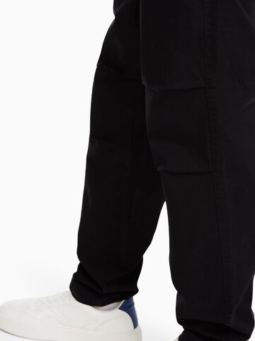 Bershka Normální Kalhoty – černá