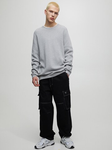 Pull&Bear Sweter w kolorze szary