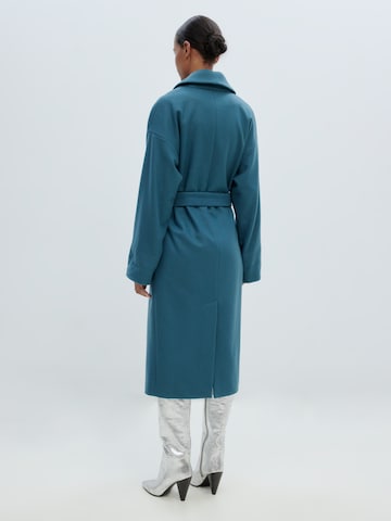 EDITED Between-Seasons Coat 'Santo' in Blue