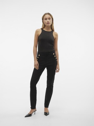 Coupe slim Pantalon 'MILLE' VERO MODA en noir