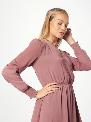 Robe 'Luzia' ABOUT YOU en rose