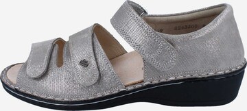 Finn Comfort Sandale in Silber