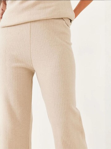 Pantalons de tailleur Bianco Lucci en beige