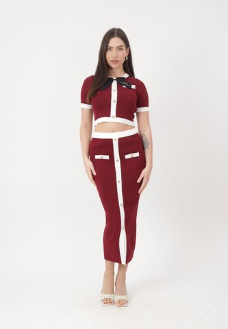 Elara Kostuum in Rood: voorkant