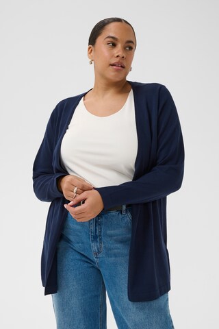 Cardigan KAFFE CURVE en bleu : devant