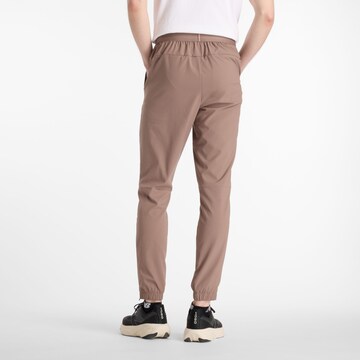 new balance Tapered Broek in Bruin