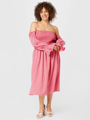 Robe d’été Nasty Gal Plus en rouge : devant