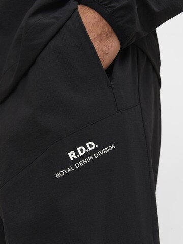 R.D.D. ROYAL DENIM DIVISION Regular Cargobroek in Zwart