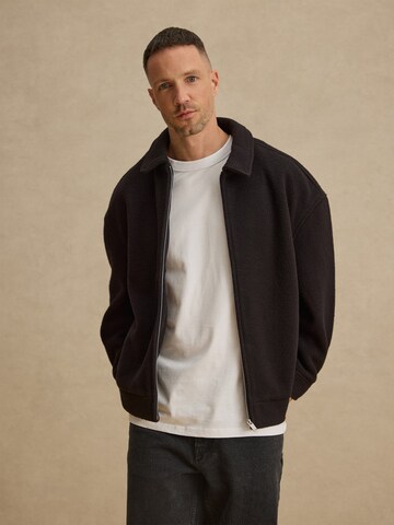 DAN FOX APPAREL Tussenjas 'Giuseppe' in Zwart: voorkant