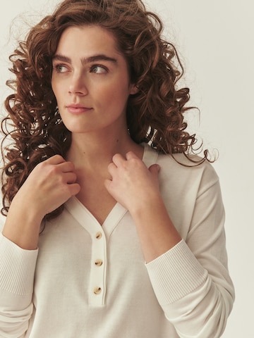 Pullover 'TELLA' di TATUUM in bianco