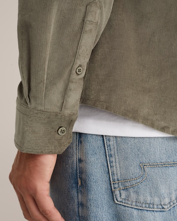 WE Fashion - Ajuste regular Camisa en verde