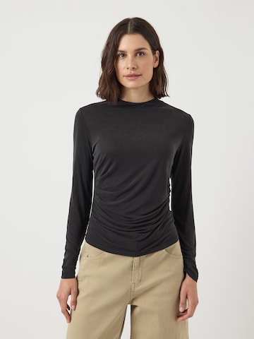 Tricou 'YASLYSA' de la YAS pe negru: față