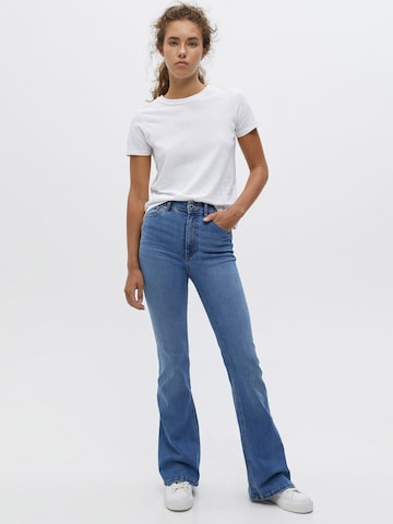 Pull&Bear Flared Jeans in Blauw: voorkant