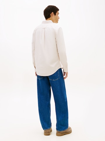 Tommy Jeans Средняя посадка Рубашка в Бежевый