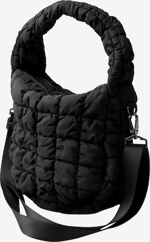 STREET ONE Umhängetasche in Schwarz: Vorderseite