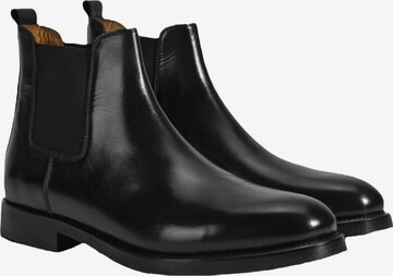 Desa Boots in Black: front
