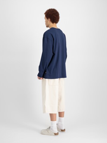 ALPHA INDUSTRIES Tričko 'Essentials' – modrá