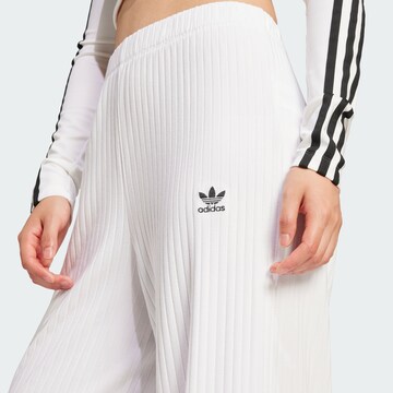 ADIDAS ORIGINALS Wide leg Broek 'Essentials' in Wit
