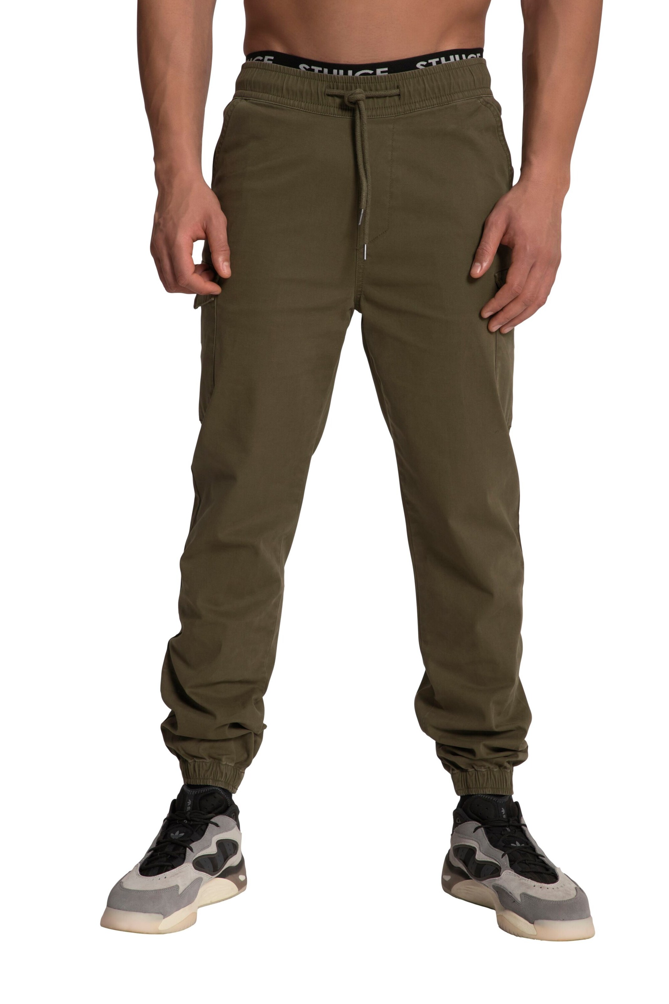 STHUGE Tapered Cargo Pants in Green: front