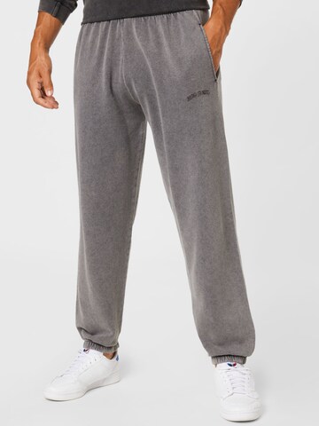 BDG Urban Outfitters Tapered Broek in Zwart: voorkant