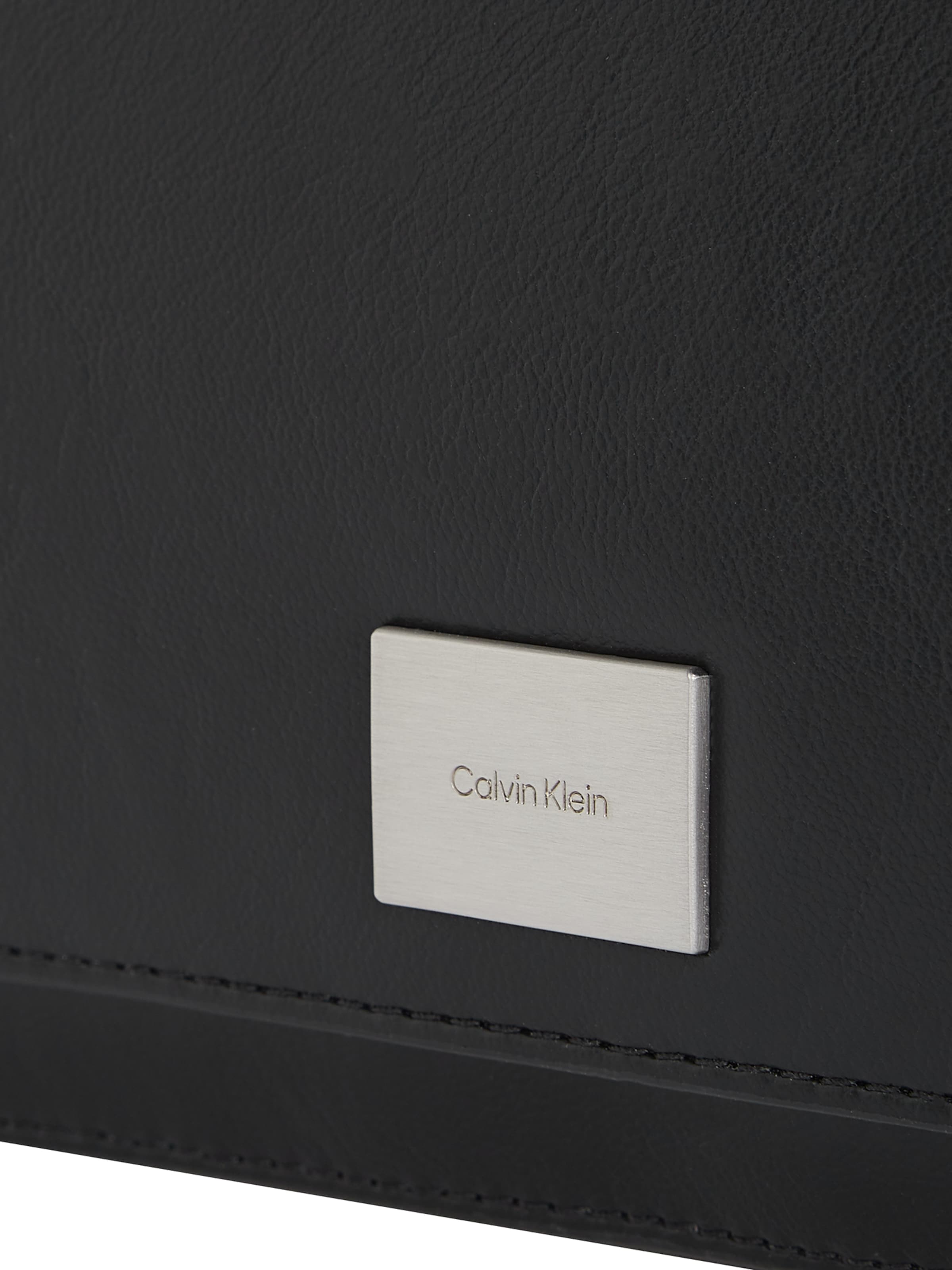 Calvin Klein Taška cez rameno - Čierna