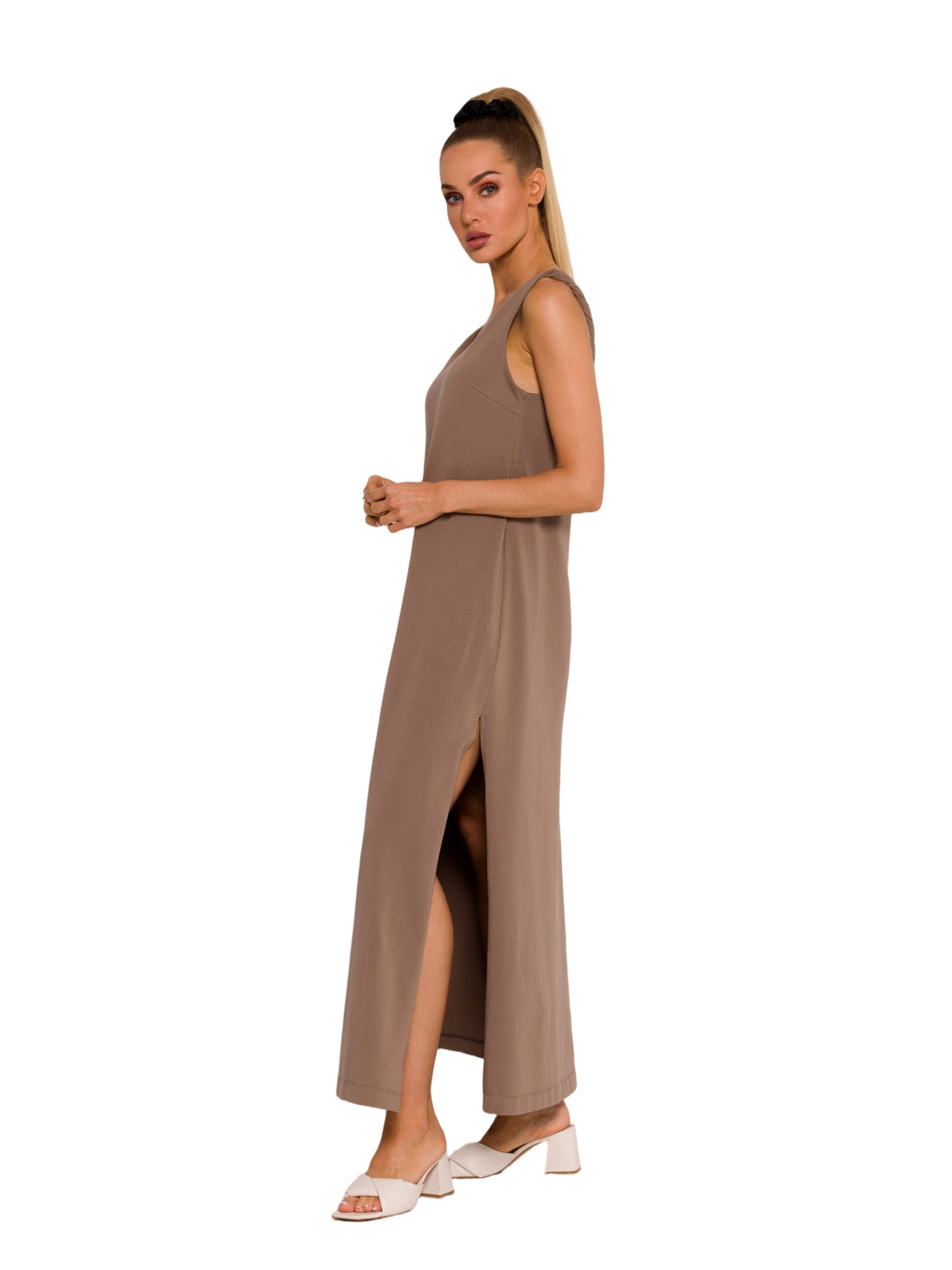 Rochie de la made of emotion pe maro