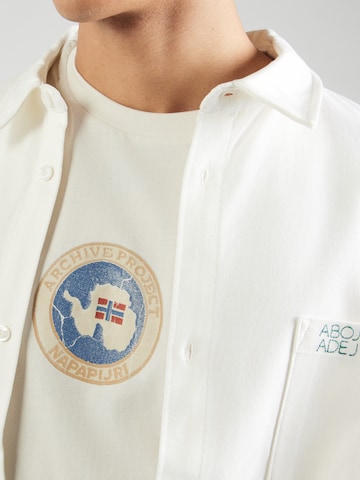 Tricou 'PHOS' de la NAPAPIJRI pe alb