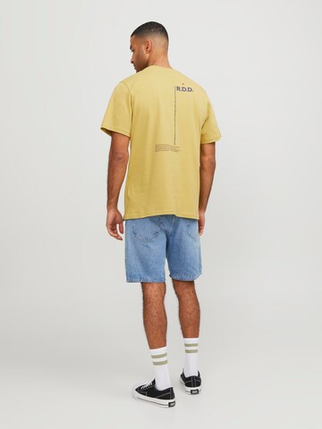 R.D.D. ROYAL DENIM DIVISION Тениска 'RDDELIO' в жълто