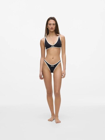 Slip de la Karl Lagerfeld pe negru