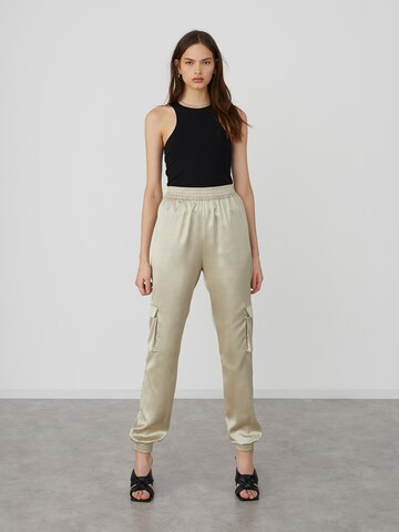 Tapered Pantaloni 'Leni' de la LeGer by Lena Gercke pe bej