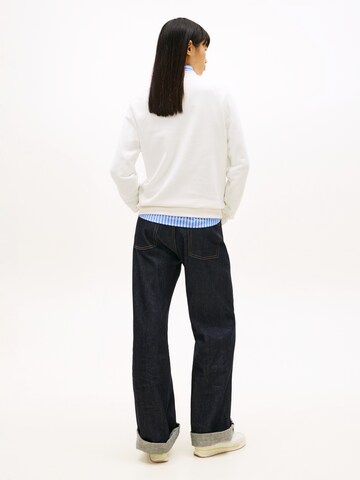 Sweat-shirt 'ESS' Tommy Jeans en blanc