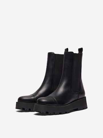 SELECTED FEMME Chelsea Boots 'CORA' in Black