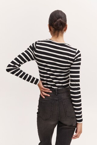 b.young - Camiseta ' PAMILA' en negro