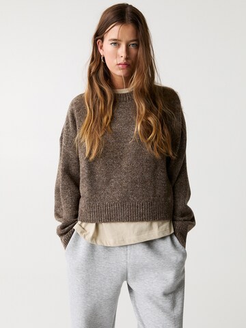 Pull&BearPulover - smeđa boja: prednji dio