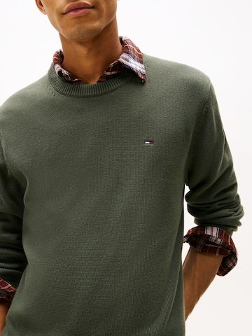 Pull-over 'ESS' Tommy Jeans en vert