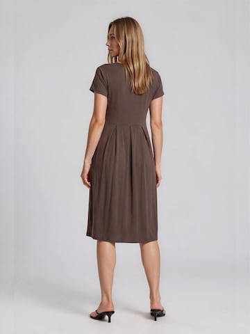 Robe 'Olnia' Masai en marron