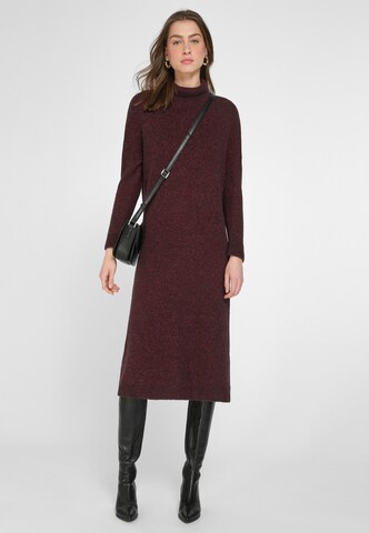 tRUE STANDARD Knitted dress in Red: front