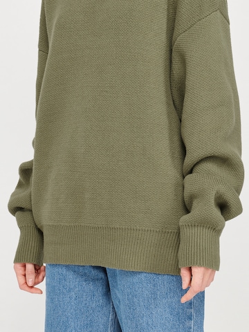 ABOUT YOU x VIAM Studio Sweater in Green