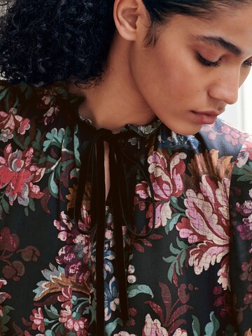 Rochie de la Next pe negru