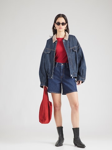 GAP Τοπ σε κόκκινο